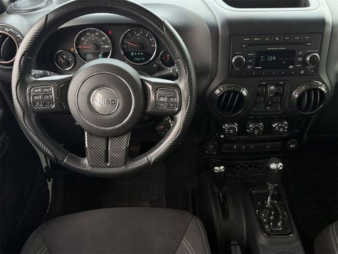 Used 2015 Jeep Wrangler Unlimited Sahara w/ Connectivity Group image 11