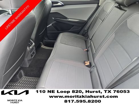 Used 2024 Volkswagen Taos SE w/ Panoramic Sunroof Package FWD image 30