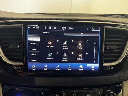 Used 2024 Chrysler Pacifica Touring-L FWD image 37