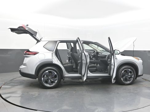 Used 2025 Nissan Rogue SV FWD image 50
