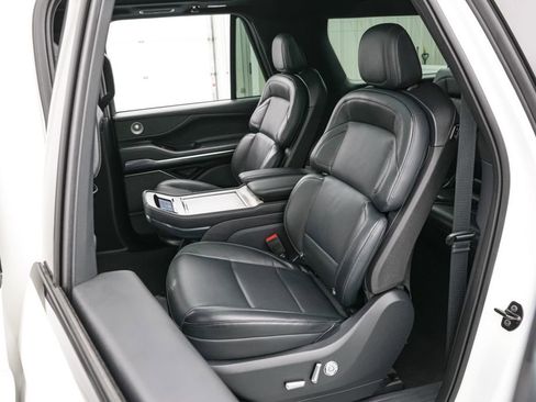 Used 2025 Lincoln Navigator L Reserve w/ Jet Appearance Package image 30