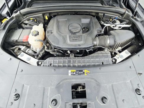 Used 2023 Jeep Grand Cherokee Overland w/ Luxury Tech Group IV AWD/4WD image 18