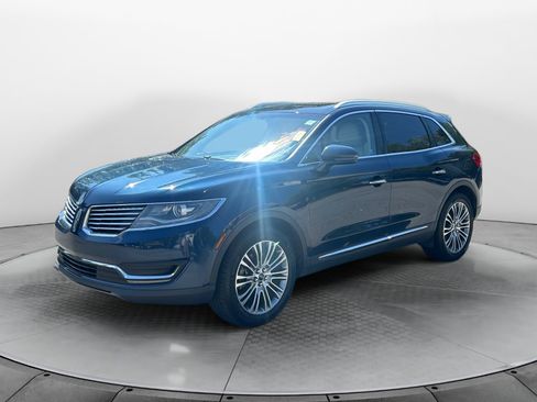 Used 2017 Lincoln MKX Reserve w/ Driver Assistance Package FWD image 3