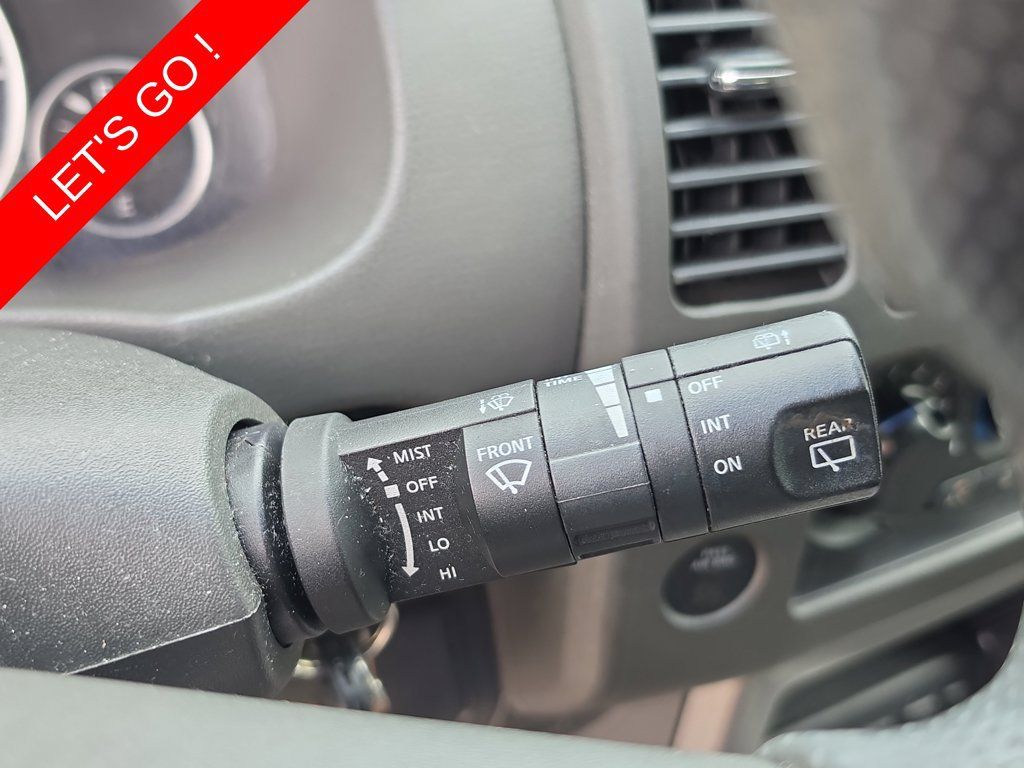 Used 2008 Nissan Pathfinder S RWD image 21