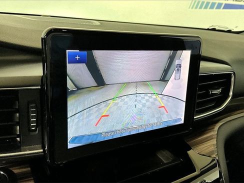 Used 2024 Ford Explorer Limited image 17