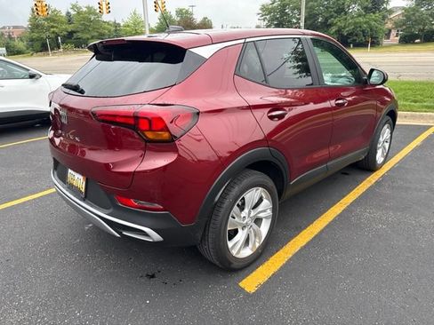 Certified 2025 Buick Encore GX Preferred FWD image 3