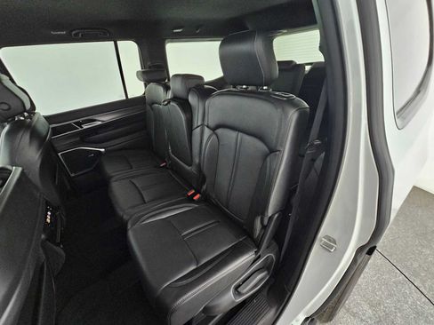 Used 2025 Jeep Wagoneer Series II w/ 8-Passenger Seating Package AWD/4WD image 19