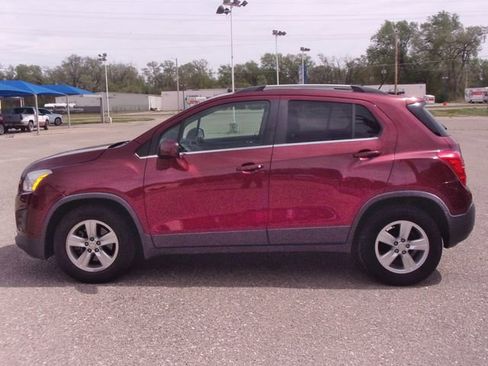 Used 2016 Chevrolet Trax LT w/ LT Convenience Package FWD image 4