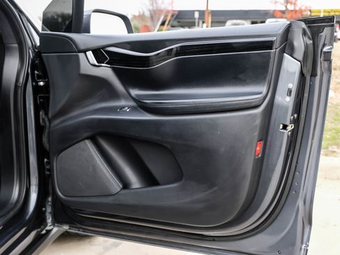 Used 2018 Tesla Model X 75D image 48