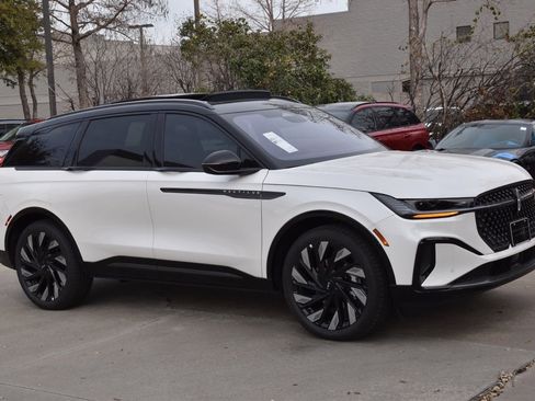 New 2026 Lincoln Nautilus Reserve w/ Jet Appearance Package image 4