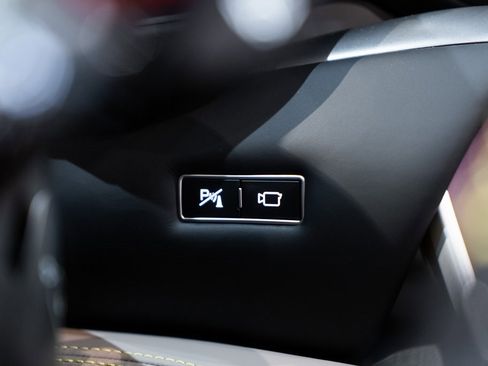 Certified 2022 Ferrari Portofino M image 35