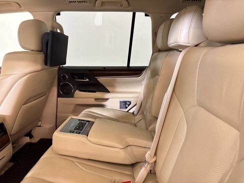 Used 2020 Lexus LX 570 4WD w/ Luxury Package image 32