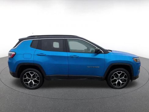 Used 2025 Jeep Compass Limited image 16