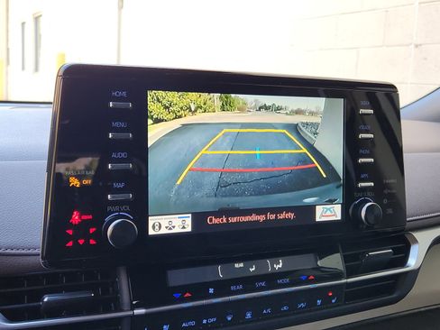 Used 2024 Toyota Sienna Platinum image 24