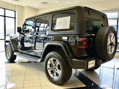 Used 2022 Jeep Wrangler Unlimited Sahara w/ Dual Top Group AWD/4WD image 4