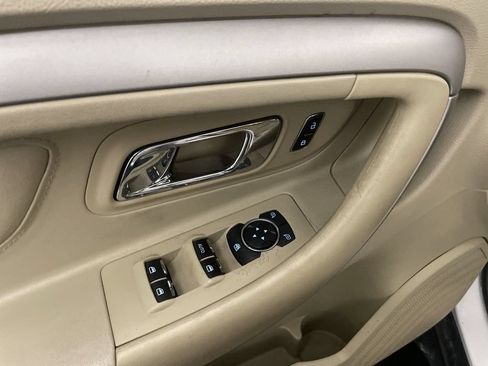Used 2018 Ford Taurus SEL FWD image 15