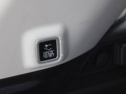 Used 2023 Jeep Grand Cherokee Limited w/ Black Appearance Package image 28