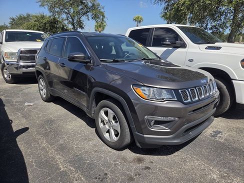 Used 2019 Jeep Compass Latitude w/ Popular Equipment Group FWD image 2