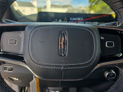 New 2026 Lincoln Navigator Reserve image 25