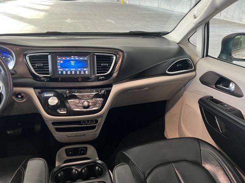 Used 2021 Chrysler Voyager Lxi image 18
