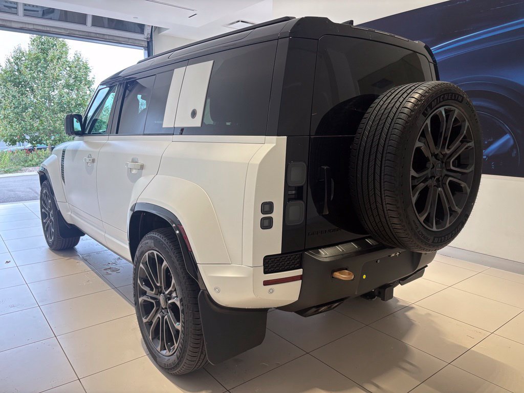 New 2026 Land Rover Defender 110 AWD/4WD image 2