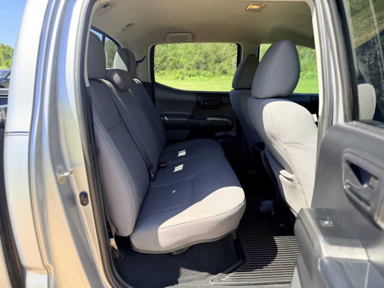 Used 2019 Toyota Tacoma SR5 RWD image 15
