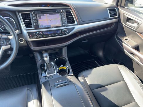 Used 2016 Toyota Highlander XLE image 28
