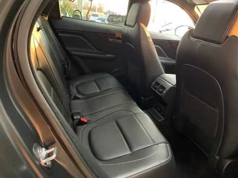 Used 2017 Jaguar F-PACE R-Sport image 19