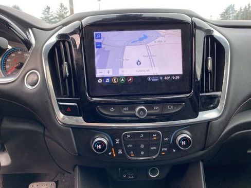 Used 2023 Chevrolet Traverse RS image 4