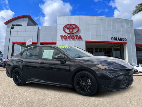 Certified 2025 Toyota Camry SE FWD image 1