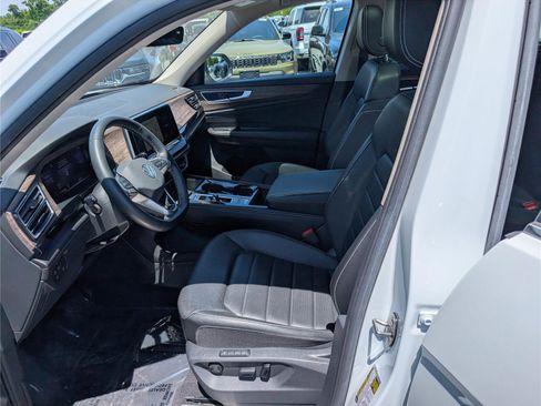 Used 2024 Volkswagen Atlas SEL AWD/4WD image 17