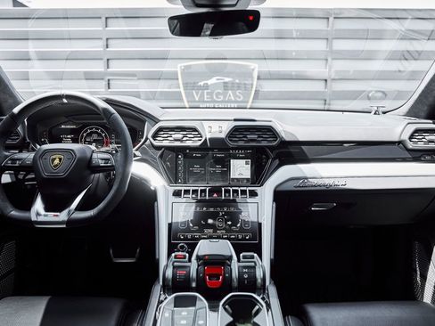 Used 2022 Lamborghini Urus AWD/4WD image 51