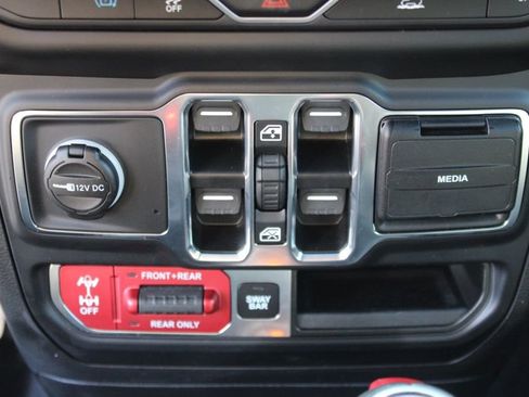 Used 2023 Jeep Wrangler Unlimited Rubicon 4xe image 31