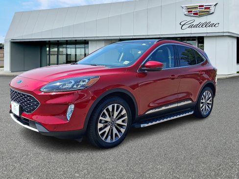 Used 2020 Ford Escape Titanium image 3