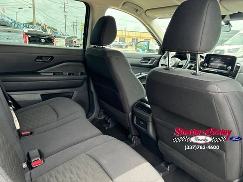 Used 2024 Nissan Pathfinder SV FWD image 17