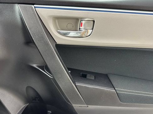 Used 2016 Toyota Corolla LE FWD image 19