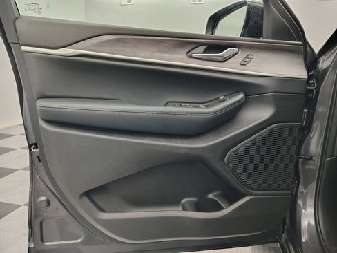 New 2025 Jeep Grand Cherokee L Limited w/ Luxury Tech Group II image 18