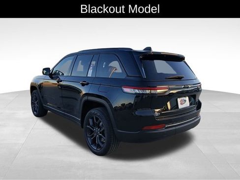 New 2025 Jeep Grand Cherokee Limited w/ Trailer Tow Package AWD/4WD image 3