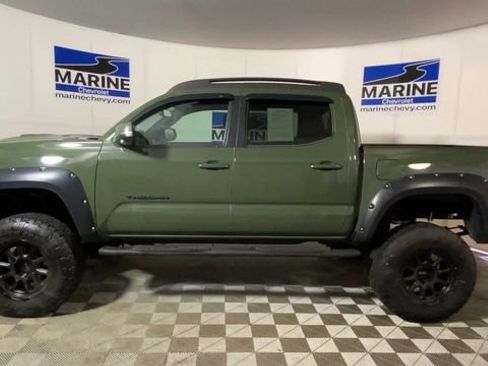 Used 2022 Toyota Tacoma TRD Sport w/ Technology Package AWD/4WD image 7