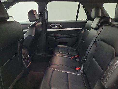Used 2017 Ford Explorer XLT w/ Equipment Group 202A image 18