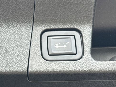 Used 2022 GMC Acadia AT4 w/ Technology Package image 19