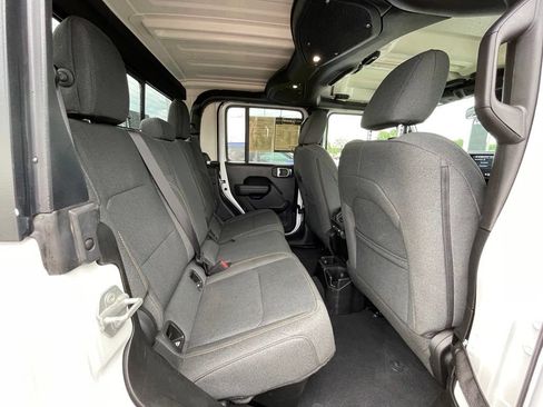 Used 2025 Jeep Gladiator Sport AWD/4WD image 24