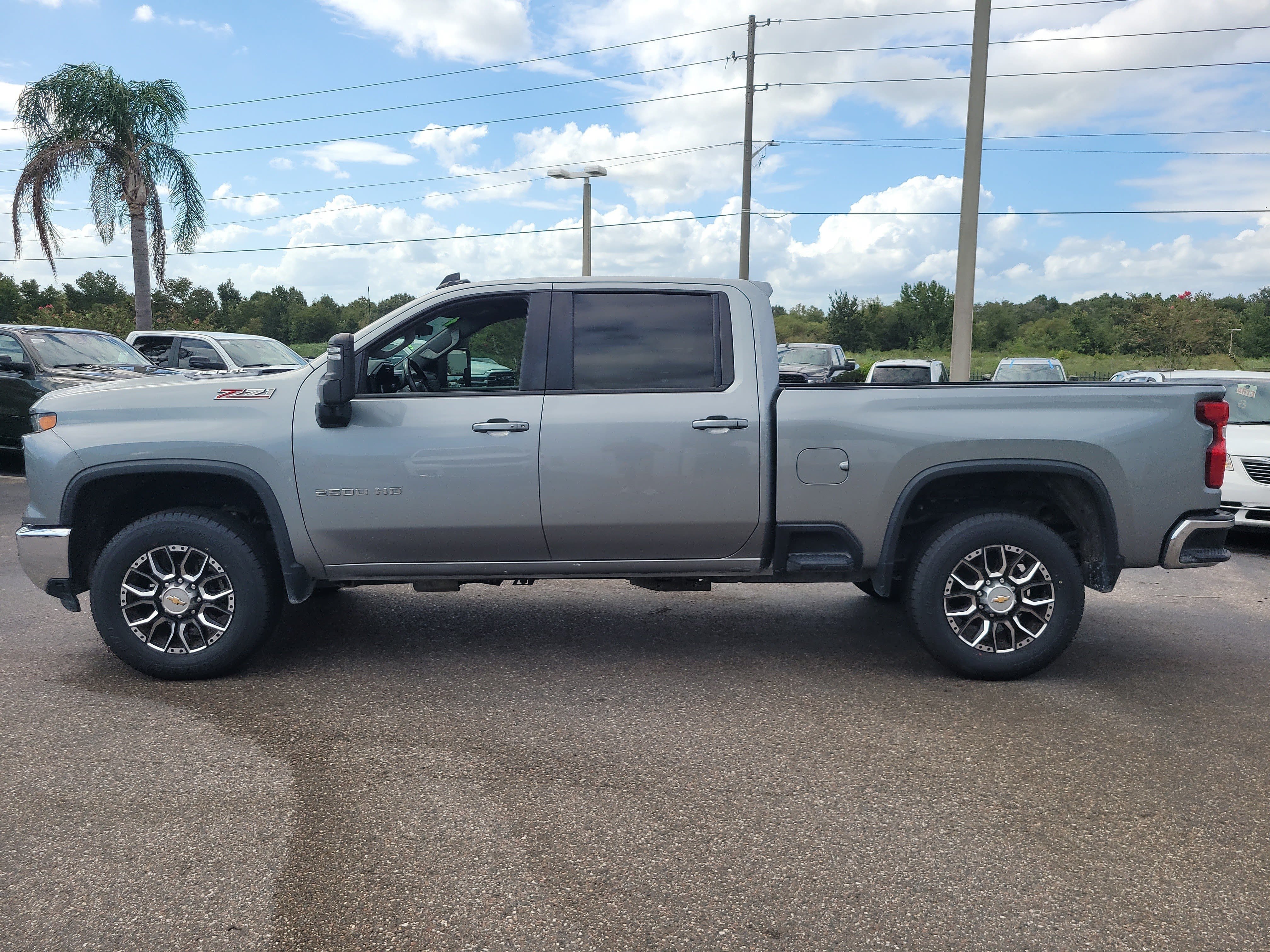 Used 2024 Chevrolet Silverado 2500 LT AWD/4WD image 7