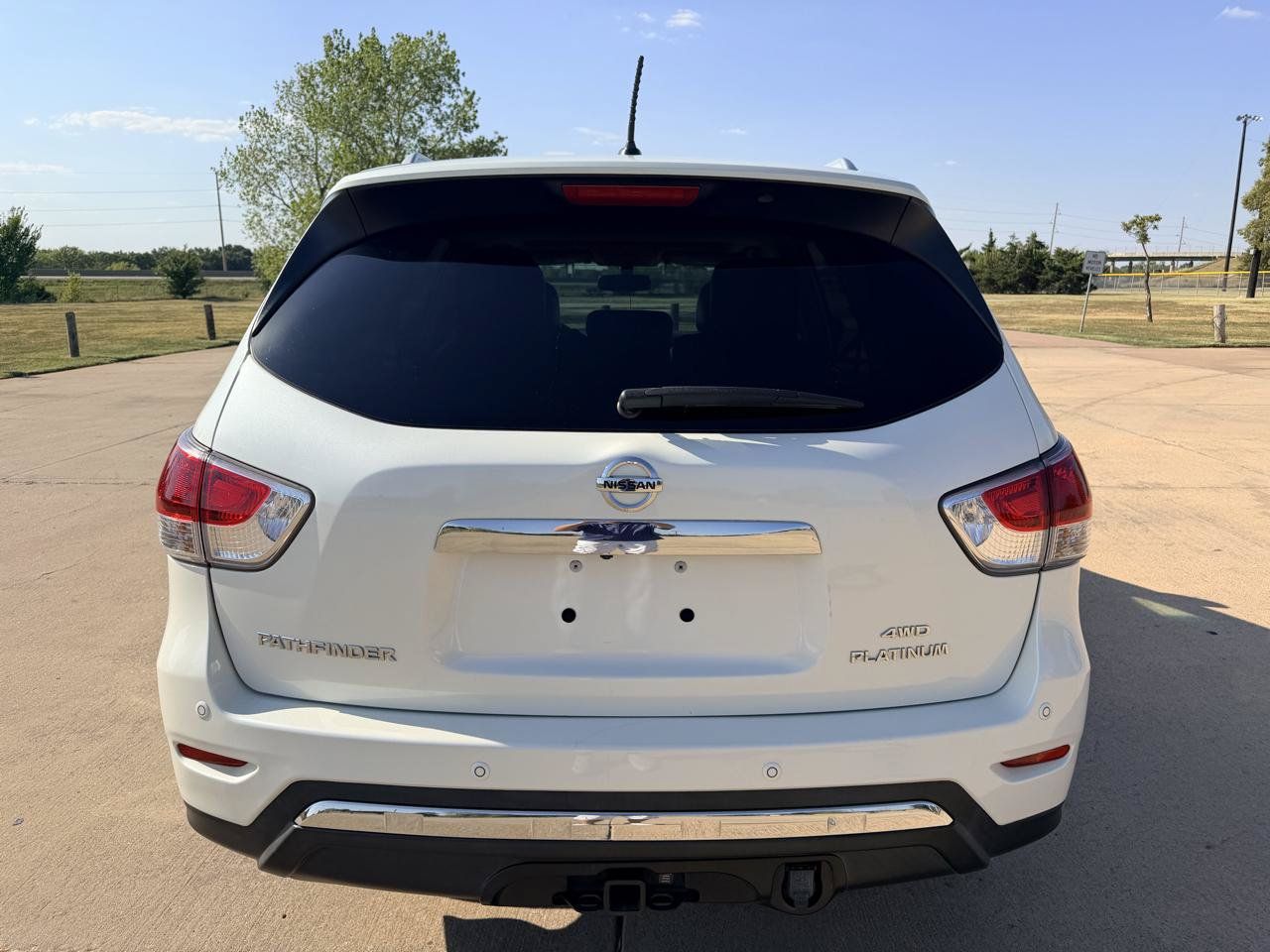 Used 2016 Nissan Pathfinder Platinum AWD/4WD image 11