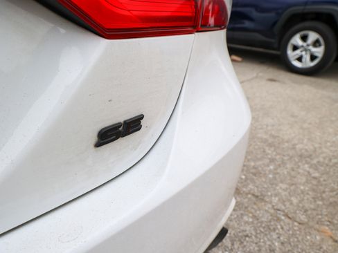 Used 2023 Toyota Camry SE image 11