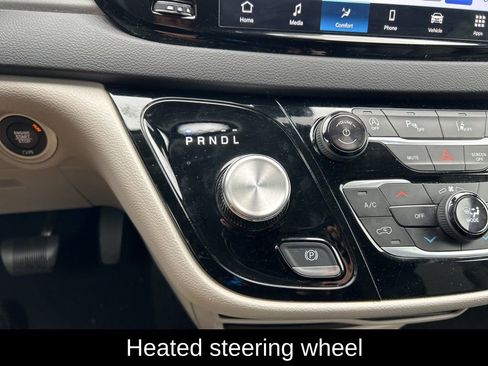 Certified 2024 Chrysler Pacifica Touring-L image 21