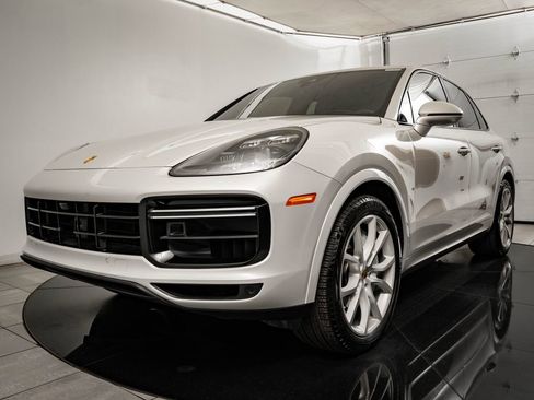 Certified 2021 Porsche Cayenne Turbo AWD/4WD image 20