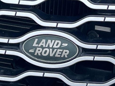 Used 2018 Land Rover Range Rover Velar S image 11