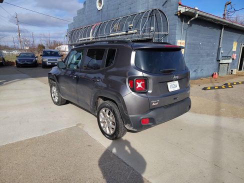 Used 2019 Jeep Renegade Latitude w/ Cold Weather Group image 4