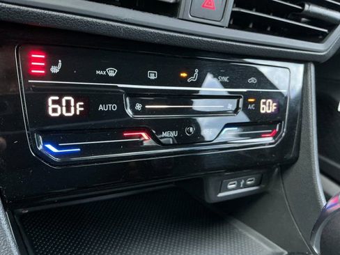 Used 2025 Volkswagen Jetta Sport image 24
